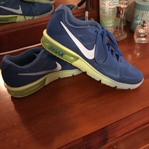 Nike Air Max Tennis Shoes
